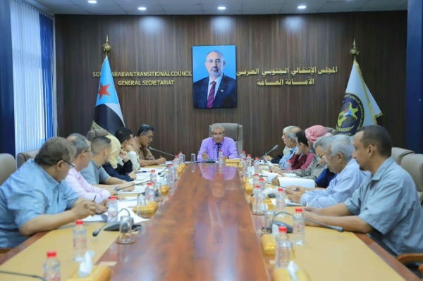 أمانة الانتقالي الجنوبي تقف أمام المشهد العسكري في جبهات القتال وتؤكد أن العلم والنشيد الجنوبي هوية وطن لا يمكن تجاوزهما أمانة الانتقالي الجنوبي تقف أمام المشهد العسكري في جبهات القتال وتؤكد أن العلم والنشيد الجنوبي هوية وطن لا يمكن تجاوزهما