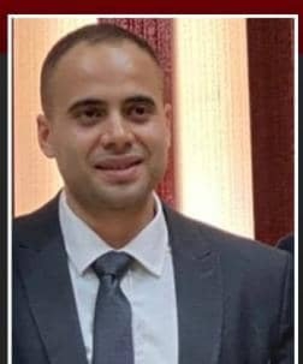 شاب مصري يسرق طبيبا أعاد له بصره