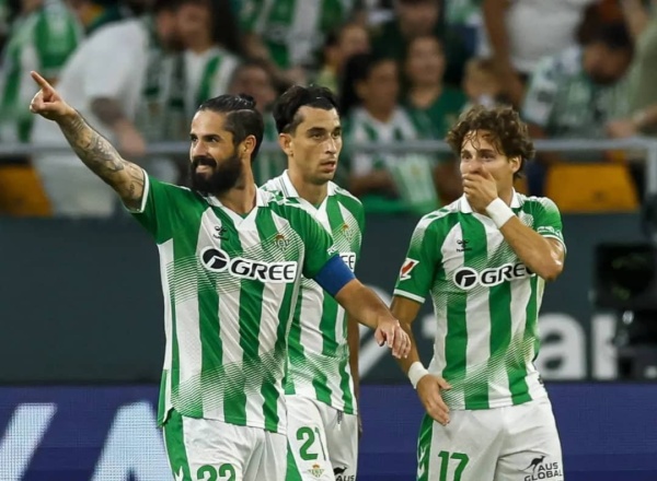الدوري الاسباني إيسكو يضع ريال بيتيس ثالثا أمام ريال مدريد