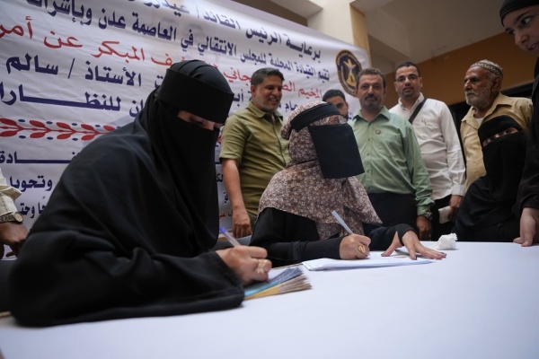 برعاية الرئيس الز بيدي الزامكي يدشن المخيم الطبي المجاني للكشف المبكر عن أمراض العيون في مديرية المنصورة