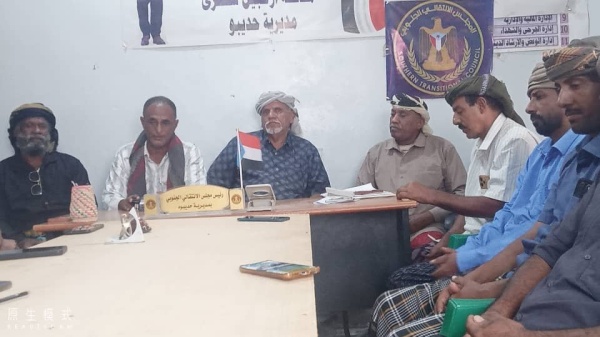 رئيس اتحاد قبائل الجنوب العربي بسقطرى يعقد لقاء تشاوري ا مع قيادة الانتقالي ورؤساء المراكز بحديبو