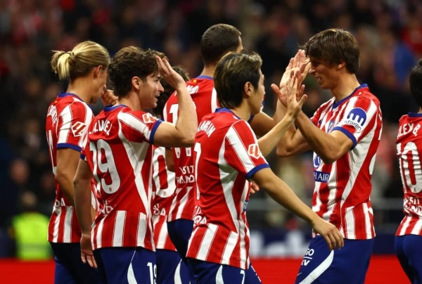 أتلتيكو مدريد يهزم ديبورتيفو لاكورونيا ويلاحق برشلونة قبل الكلاسيكو