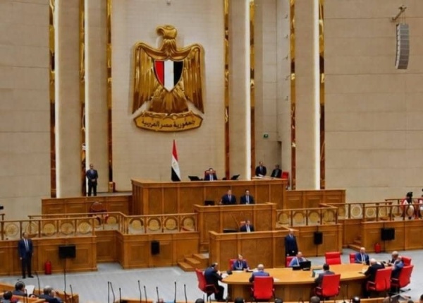 عاجل البرلمان المصري يوافق على تفويض الرئيس السيسي بإرسال تعزيزات دفاعية إلى السعودية