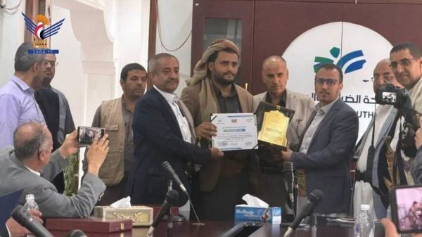 تك ريم عدد من موظفي الوحدة التنفيذية لضريبة مبيعات القات وفروعها بالمحافظات تك ريم عدد من موظفي الوحدة التنفيذية لضريبة مبيعات القات وفروعها بالمحافظات