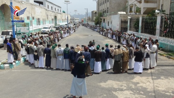وقفات في محافظة حجة تنديد ا بالإساءات الصهيونية الأمريكية للقرآن الكريم
