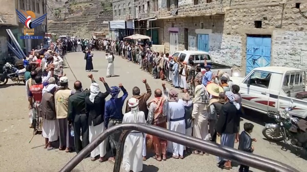 وقفة في بلاد الطعام بريمة تنديدا بالعدوان السعودي على مطار صنعاء الدولي وقفة في بلاد الطعام بريمة تنديدا بالعدوان السعودي على مطار صنعاء الدولي