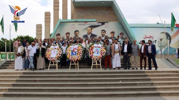 قيادات وزارة الخارجية والمغتربين تزور أضرحة الشهداء الصماد والرهوي والغماري