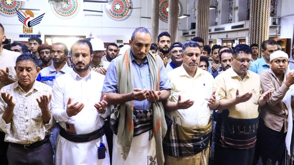 الحديدة تشييع جثمان مدير محطة رأس كثنيب الكهربائية المهندس محمد مكي الحديدة تشييع جثمان مدير محطة رأس كثنيب الكهربائية المهندس محمد مكي