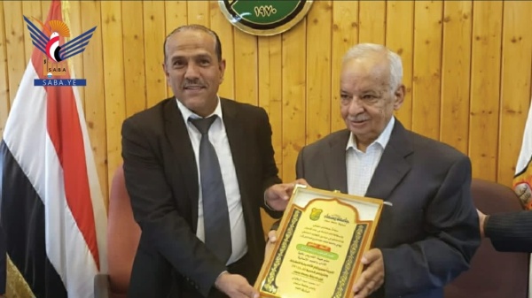 جامعة صنعاء تكر م عضو هيئة التدريس بكلية الآداب الدكتور عبد الوهاب راوح جامعة صنعاء تكر م عضو هيئة التدريس بكلية الآداب الدكتور عبد الوهاب راوح