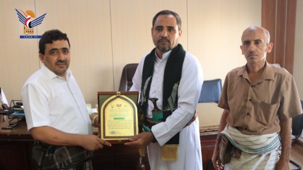 مكتب هيئة الأوقاف بالحديدة يكرم مدير أمن المحافظة مكتب هيئة الأوقاف بالحديدة يكرم مدير أمن المحافظة