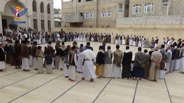 وقفات بأمانة العاصمة تبارك عمليات القوات المسلحة لتثبيت معادلة الحصار بالحصار وقفات بأمانة العاصمة تبارك عمليات القوات المسلحة لتثبيت معادلة الحصار بالحصار