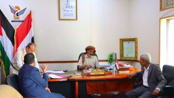 نائب وزير الإدارة والتنمية المحلية يتسلم تقرير أداء محافظة حضرموت نائب وزير الإدارة والتنمية المحلية يتسلم تقرير أداء محافظة حضرموت