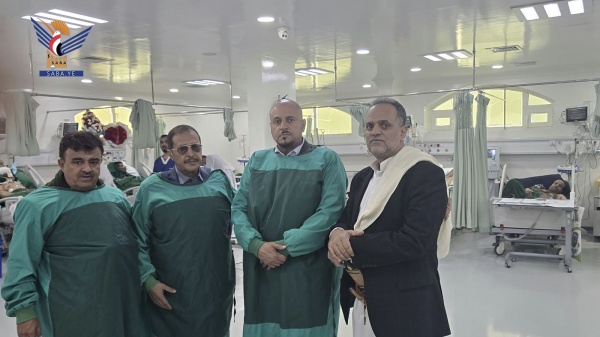 جمعان والنقيب يطمئنان على صحة الكابتن جمال القديمي