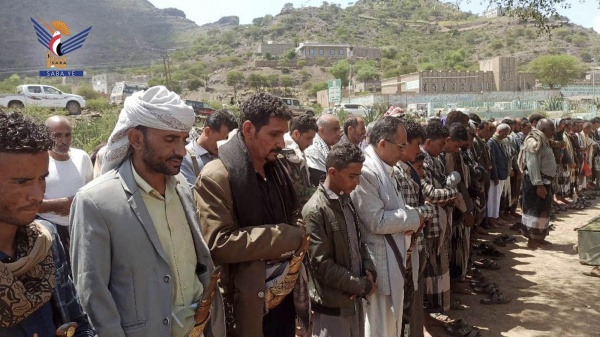 تشييع جثماني الشهيدين السروري والشغدري بمديرية الحشاء بالضالع تشييع جثماني الشهيدين السروري والشغدري بمديرية الحشاء بالضالع