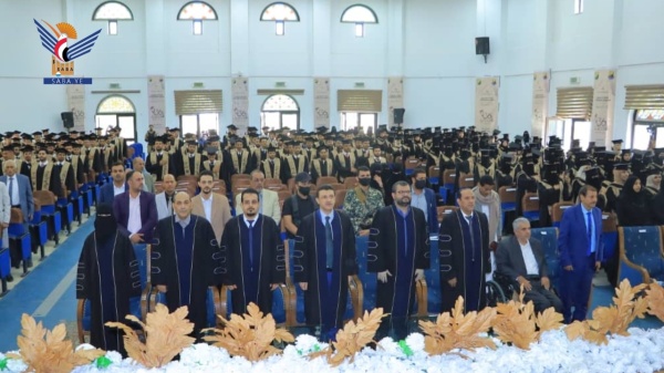 كلية الطب بجامعة صنعاء تحتفي بتخريج 410 أطباء وطبيبات