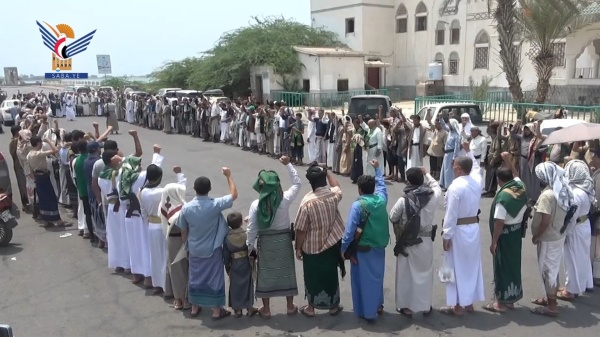 وقفات حاشدة بالحديدة تأكيد ا على وحدة الساحات والجهوزية والنفير لمواجهة العدو وقفات حاشدة بالحديدة تأكيد ا على وحدة الساحات والجهوزية والنفير لمواجهة العدو