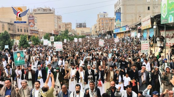مسيرات غير مسبوقة بالضالع في جمعة التحذير والنفير استجابة لدعوة السيد القائد مسيرات غير مسبوقة بالضالع في جمعة التحذير والنفير استجابة لدعوة السيد القائد