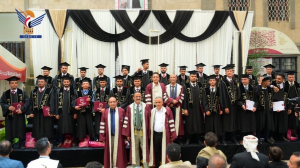 تخريج 64 طبيبا من خريجي برنامج الطب والجراحة العامة بجامعة الحكمة تخريج 64 طبيبا من خريجي برنامج الطب والجراحة العامة بجامعة الحكمة