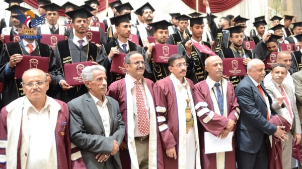 تخريج 62 طالبا وطالبة من كلية العلوم الإدارية والإنسانية بجامعة الحكمة