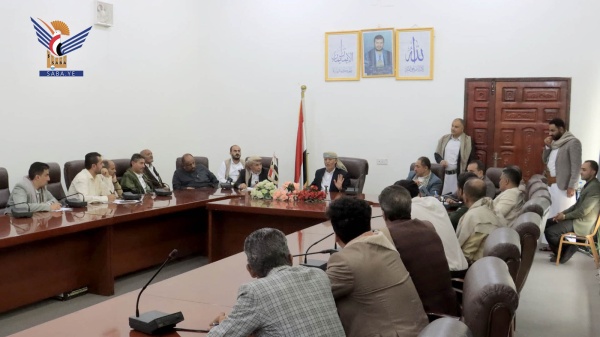 مناقشة خطة تنفيذ مشاريع صيانة الطرق بمدينة إب مناقشة خطة تنفيذ مشاريع صيانة الطرق بمدينة إب