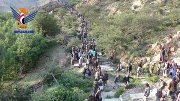 تشييع جثامين عدد من الشهداء في مديرية المنار بمحافظة ذمار تشييع جثامين عدد من الشهداء في مديرية المنار بمحافظة ذمار