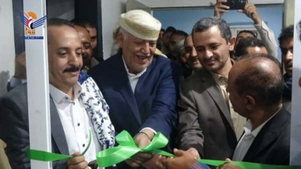 محافظ إب ونائب وزير الصحة يفتتحان العناية المركزة الموسعة بهيئة مستشفى الثورة