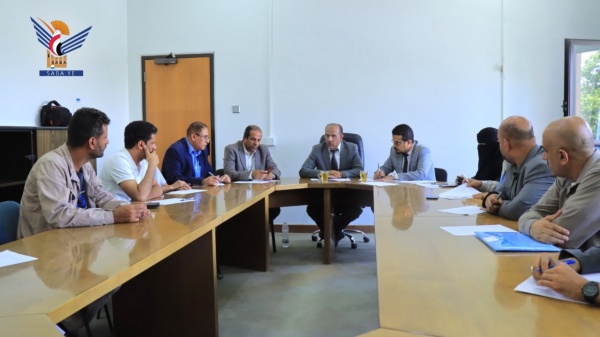 مناقشة تحضيرات استقبال العام الجامعي الجديد بكلية الطب بجامعة صنعاء مناقشة تحضيرات استقبال العام الجامعي الجديد بكلية الطب بجامعة صنعاء