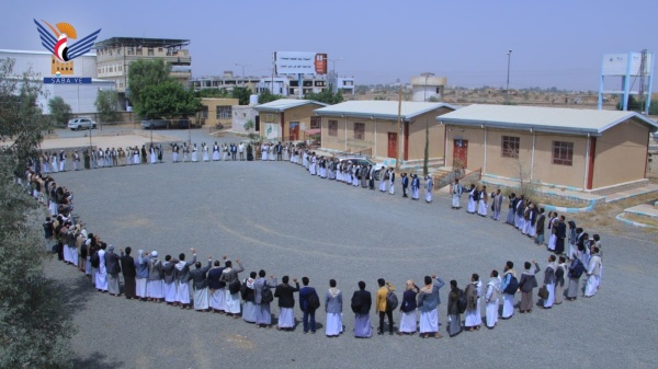 وقفات بجامعة صعدة تأييد ا لحظر الملاحة البحرية على العدو السعودي