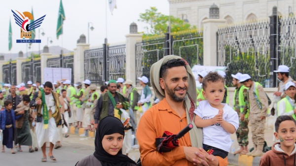 توافد جماهيري غير مسبوق إلى ميدان السبعين للاحتفال بذكرى المولد النبوي توافد جماهيري غير مسبوق إلى ميدان السبعين للاحتفال بذكرى المولد النبوي