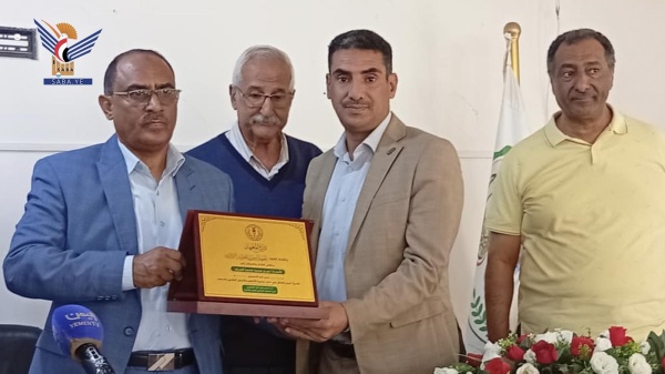 المعهد الوطني للعلوم الإدارية يكرم قيادات مؤسسة الاتصالات المعهد الوطني للعلوم الإدارية يكرم قيادات مؤسسة الاتصالات