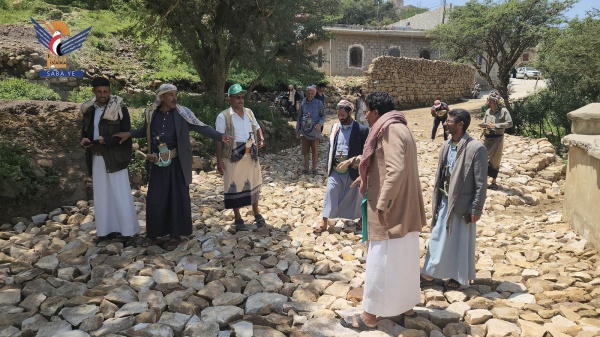 تفقد سير العمل بمشروعي رصف طريقي مسجد العر والعكشي بمدينة المحويت تفقد سير العمل بمشروعي رصف طريقي مسجد العر والعكشي بمدينة المحويت