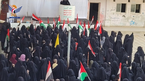 وقفة نسائية بالحديدة تأييدا لمعادلة الحصار بالحصار وتنديدا بالعدوان على العراق وقفة نسائية بالحديدة تأييدا لمعادلة الحصار بالحصار وتنديدا بالعدوان على العراق