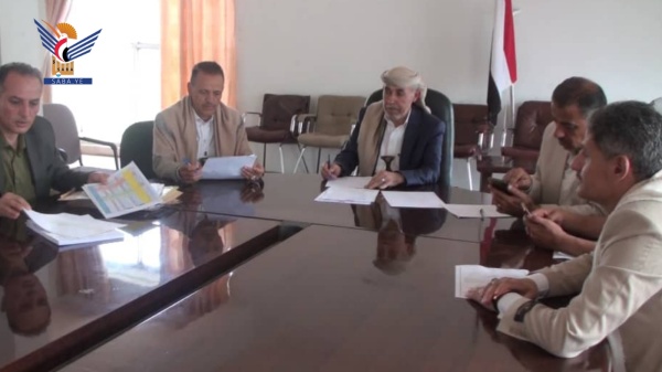 مناقشة تقارير إنجاز عدد من المكاتب التنفيذية في إب مناقشة تقارير إنجاز عدد من المكاتب التنفيذية في إب