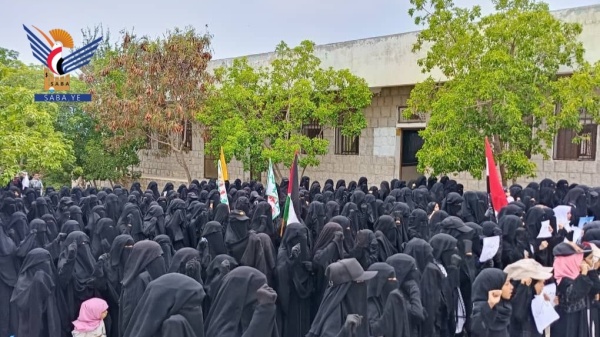 وقفات حاشدة للهيئة النسائية في حجة في جمعة التحذير والنفير