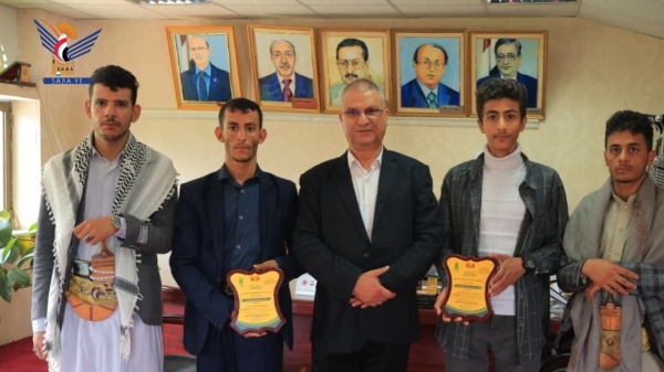 رئيس جامعة إب يلتقي ممثلي الجامعة في مسابقة ومهرجان الشعر الخامس رئيس جامعة إب يلتقي ممثلي الجامعة في مسابقة ومهرجان الشعر الخامس