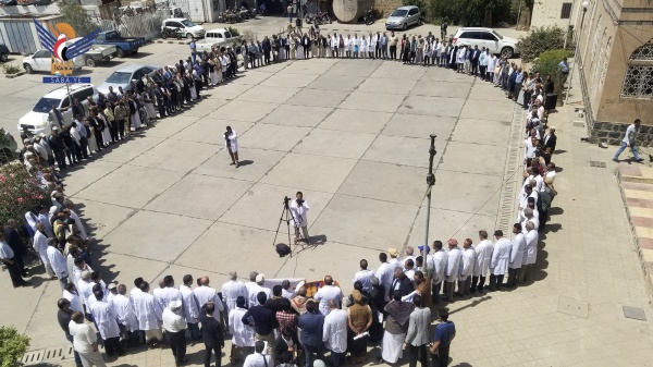 وقفة لوزارة الصحة والبيئة تأكيدا للجاهزية والاستنفار لإنهاء العدوان والحصار وقفة لوزارة الصحة والبيئة تأكيدا للجاهزية والاستنفار لإنهاء العدوان والحصار