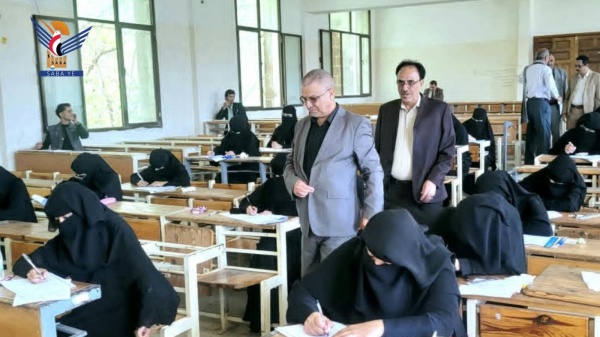 رئيس جامعة إب يدشن اختبارات الفصل الدراسي الأول بكلية الآداب رئيس جامعة إب يدشن اختبارات الفصل الدراسي الأول بكلية الآداب