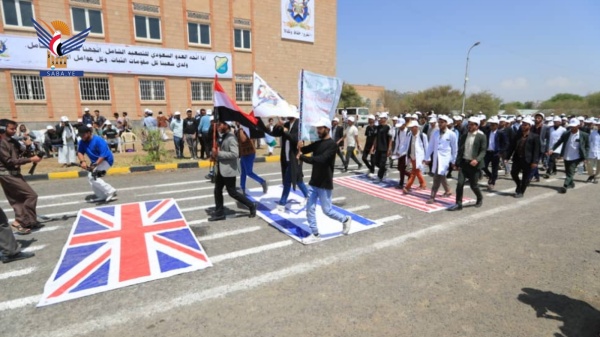 جامعة صنعاء تشهد عرض ا طلابي ا لـ 7500 طالب من قوات التعبئة بالجامعة جامعة صنعاء تشهد عرض ا طلابي ا لـ 7500 طالب من قوات التعبئة بالجامعة