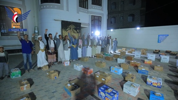 وكلاء المحطات البترولية بصعدة يسيرون قافلة مالية وعينية للمرابطين في الجبهات وكلاء المحطات البترولية بصعدة يسيرون قافلة مالية وعينية للمرابطين في الجبهات