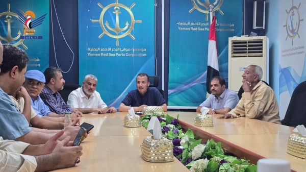 مناقشة التعاون المشترك بين مصلحة الضرائب والجمارك ومؤسسة موانئ البحر الأحمر اليمنية مناقشة التعاون المشترك بين مصلحة الضرائب والجمارك ومؤسسة موانئ البحر الأحمر اليمنية