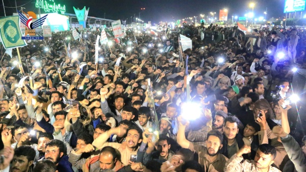 مسيرة حاشدة بالعاصمة صنعاء رفض ا للعدوان السعودي على مطار صنعاء ودعم ا للقوات المسلحة