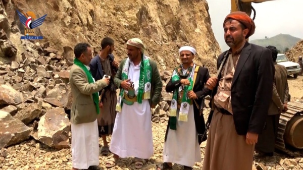 محافظ ريمة يط لع على العمل في المرافق الصحية ومشاريع المبادرات في كسمة محافظ ريمة يط لع على العمل في المرافق الصحية ومشاريع المبادرات في كسمة