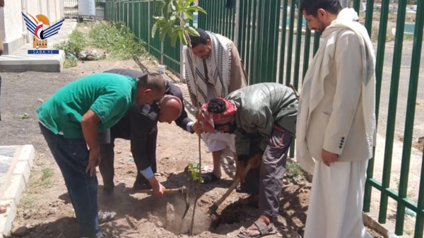 أمانة العاصمة تدشين حملة تشجير المساحات المحيطة بمضمار الفروسية