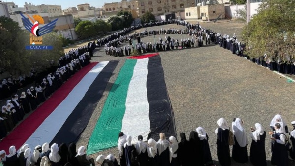 صنعاء وقفات طلابية تنديد ا باستهداف العدو السعودي لمطار صنعاء صنعاء وقفات طلابية تنديد ا باستهداف العدو السعودي لمطار صنعاء