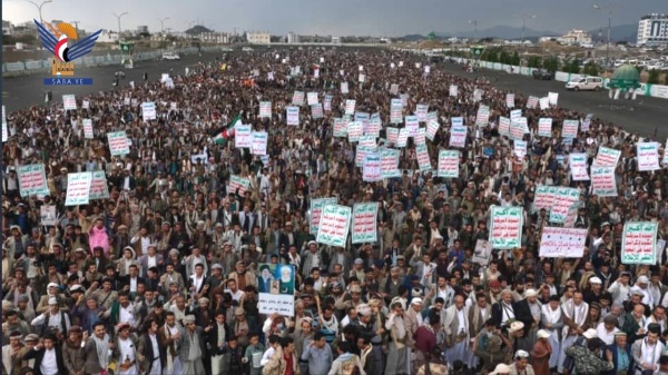 تعز حشود جماهيرية في 100 ساحة تأييدا لخيارات القيادة الثورية ورفضا للعدوان تعز حشود جماهيرية في 100 ساحة تأييدا لخيارات القيادة الثورية ورفضا للعدوان