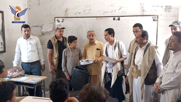 تدشين العملية التعليمية بمدرسة العلوم الشرعية وتوزيع حقائب لأبناء الشهداء في باجل بالحديدة تدشين العملية التعليمية بمدرسة العلوم الشرعية وتوزيع حقائب لأبناء الشهداء في باجل بالحديدة