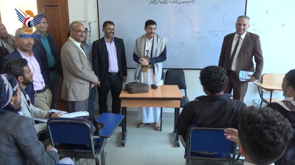 وزير التربية والتعليم يط لع على سير التعليم الأكاديمي بجامعة الأندلس بصنعاء وزير التربية والتعليم يط لع على سير التعليم الأكاديمي بجامعة الأندلس بصنعاء