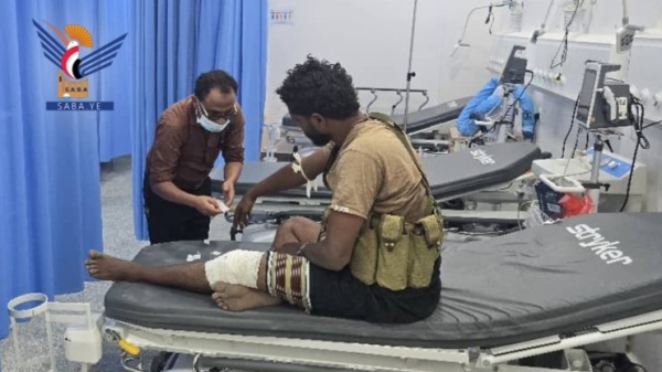 فريق طبي من هيئة مستشفى الثورة بالحديدة يواصل تقديم خدماته الصحية في الخوخة فريق طبي من هيئة مستشفى الثورة بالحديدة يواصل تقديم خدماته الصحية في الخوخة