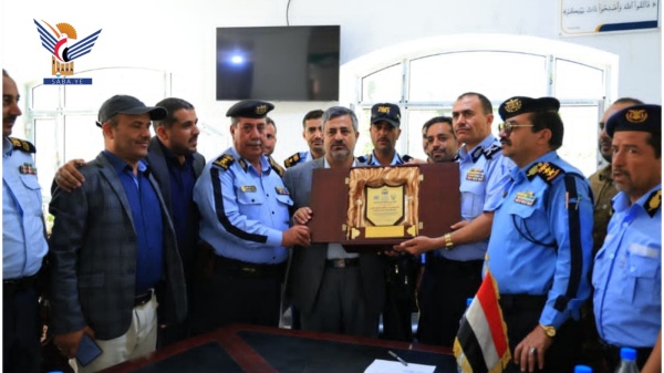 شرطة المرور ت كر م وكيل أمانة العاصمة لقطاع الأشغال تقدير ا لجهوده في تنفيذ التحسينات المرورية