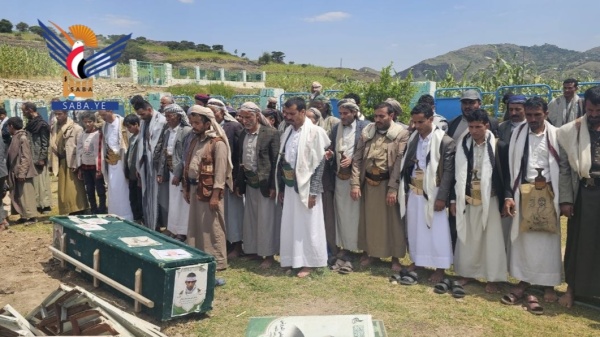 ذمار تشييع جثماني الشهيدين الحتير وطامش بمديريتي جبل الشرق وعتمة ذمار تشييع جثماني الشهيدين الحتير وطامش بمديريتي جبل الشرق وعتمة